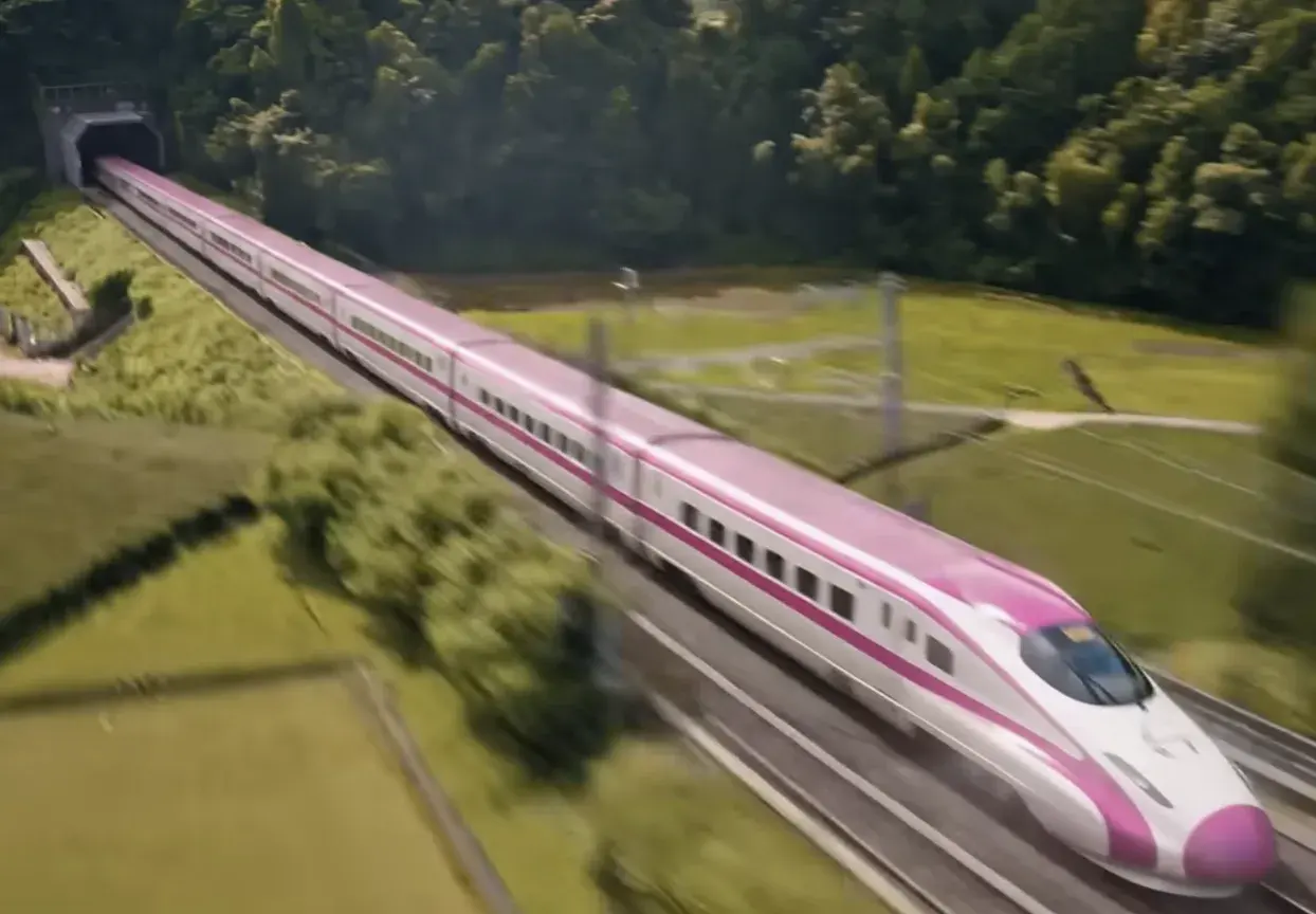 Is the Glamazonian Express a Real Train? How Stop! That! Train! Filmed the Train Scenes